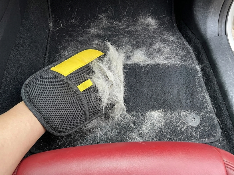FurGlide lifting embedded fur from a car mat