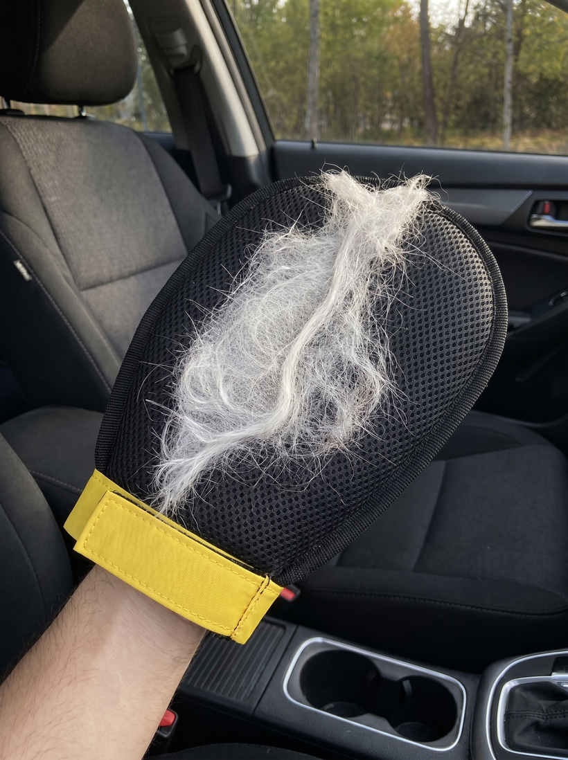 FurGlide lifting fur from a car seat